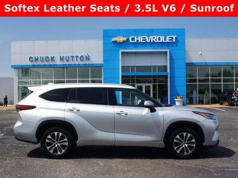 Used 2021 Toyota Highlander XLE FWD image 1