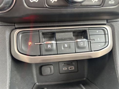 Used 2022 GMC Acadia Denali w/ Denali Ultimate Package image 10