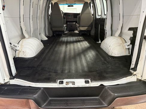 Used 2017 GMC Savana 2500 image 76