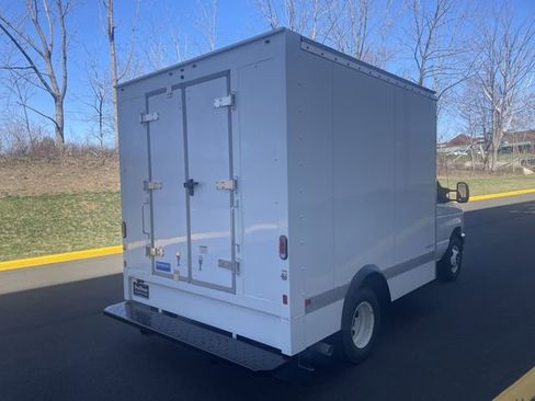 New 2025 Ford E-350 and Econoline 350 Super Duty w/ Power Equipment Group RWD image 10