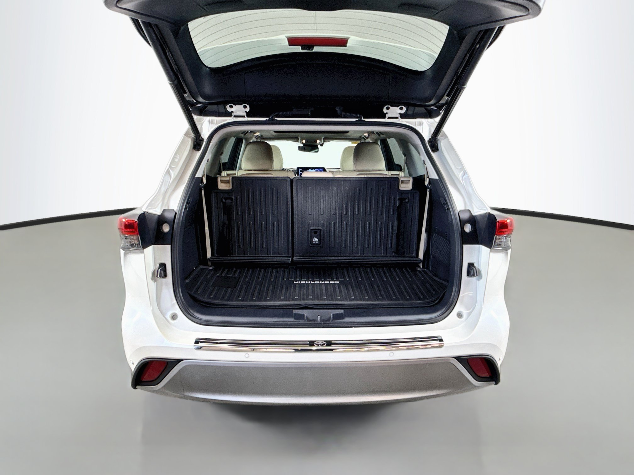 Used 2020 Toyota Highlander Platinum AWD/4WD image 25