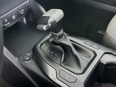 Used 2025 Kia K4 LXS image 25