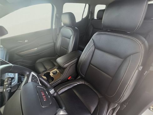 Used 2023 GMC Acadia SLE FWD image 3