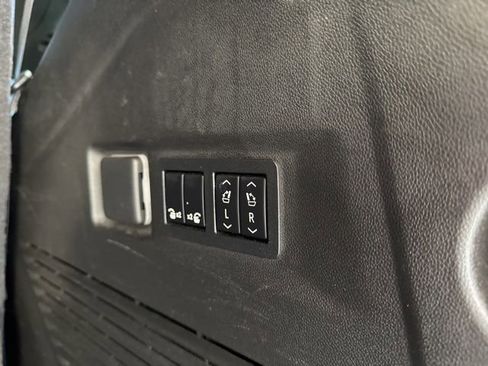 Used 2021 GMC Yukon Denali w/ Denali Ultimate Package AWD/4WD image 36