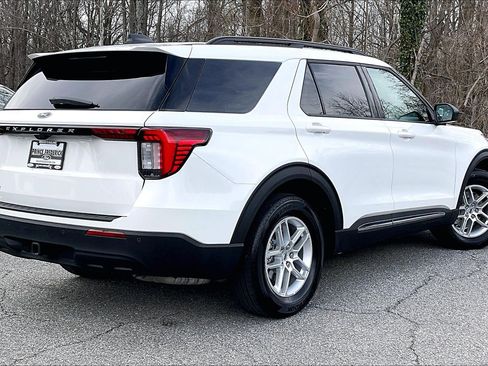 Used 2025 Ford Explorer Active image 12