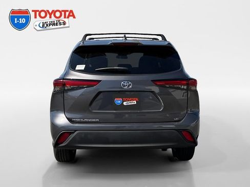 Certified 2021 Toyota Highlander LE FWD image 4