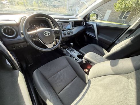 Used 2018 Toyota RAV4 LE AWD/4WD image 7