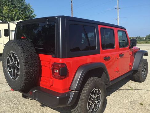 Used 2024 Jeep Wrangler Unlimited Rubicon AWD/4WD image 6