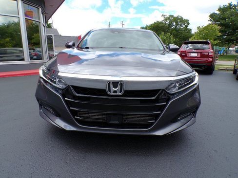 Used 2018 Honda Accord EX image 2