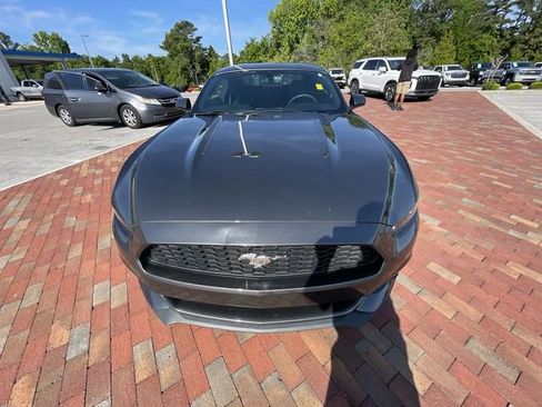 Used 2017 Ford Mustang Coupe RWD image 2