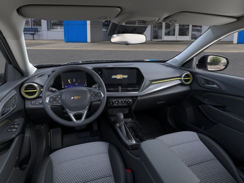 New 2025 Chevrolet Trax LT w/ Driver Confidence Package image 8