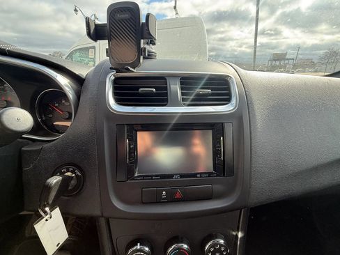 Used 2013 Dodge Avenger SE FWD image 12