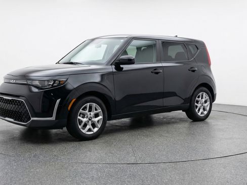 Used 2025 Kia Soul LX w/ LX Technology Package FWD image 3