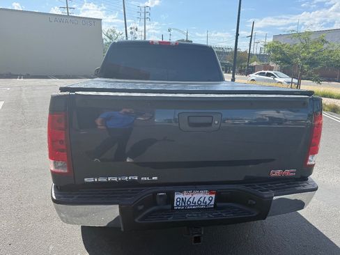 Used 2007 GMC Sierra 1500 SLE w/ SLE2 Preferred Package RWD image 8