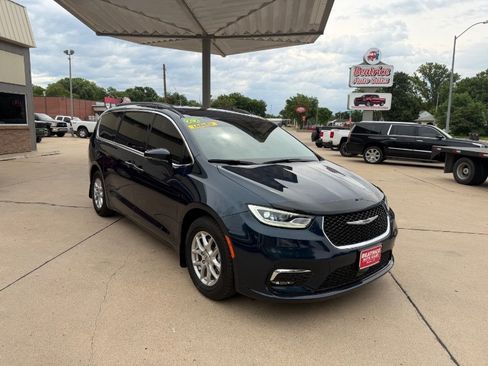 Used 2022 Chrysler Pacifica Touring-L FWD image 31