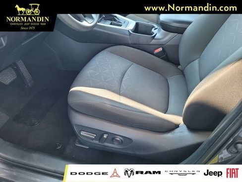 Used 2025 Toyota RAV4 XLE FWD image 17
