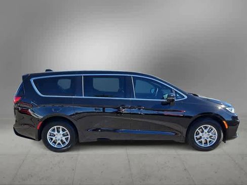 New 2026 Chrysler Pacifica Select FWD image 9