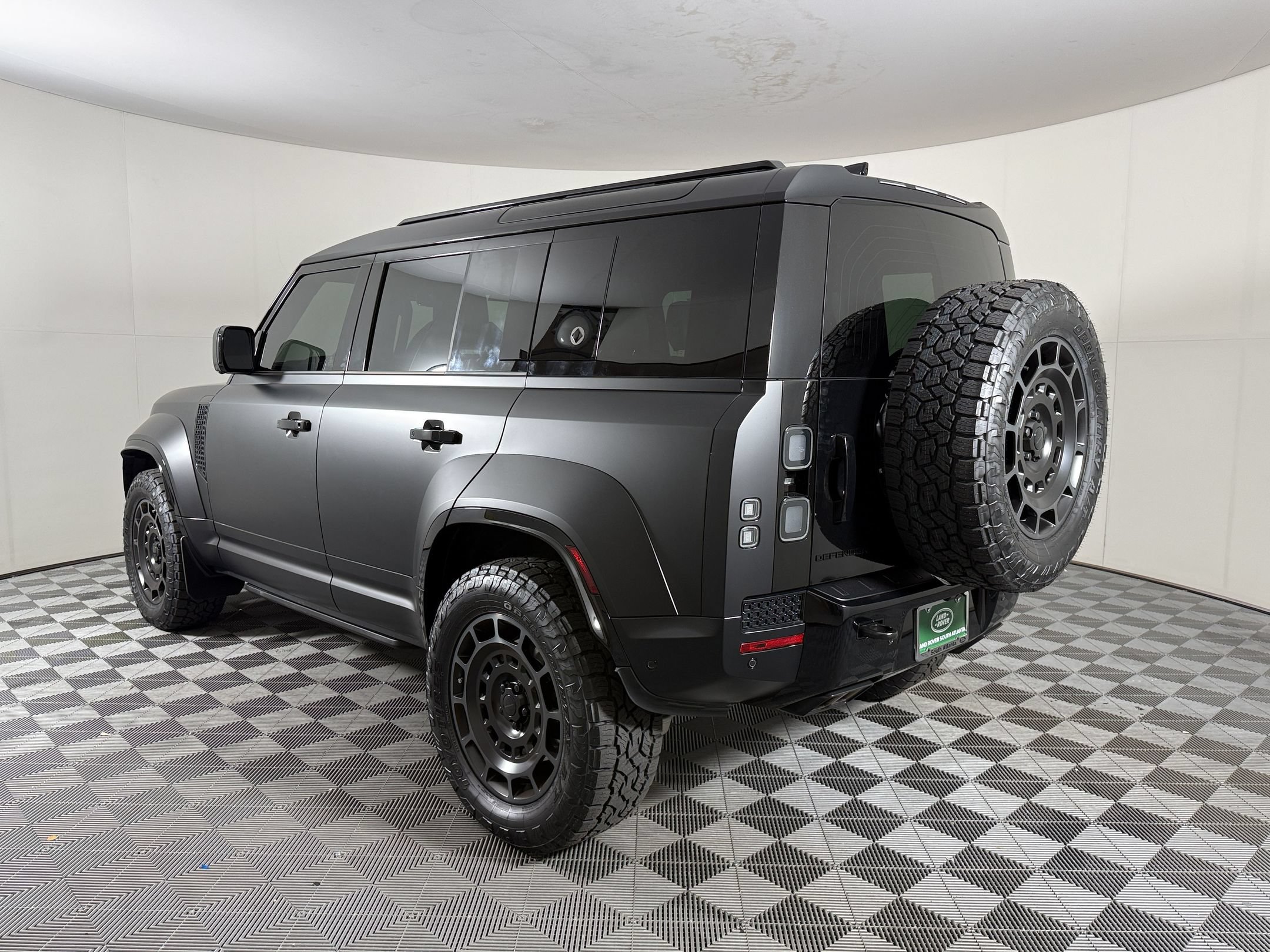 Used 2026 Land Rover Defender 110 OCTA AWD/4WD image 3