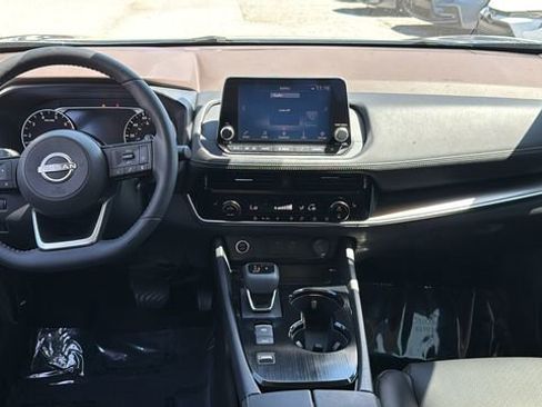 Used 2022 Nissan Rogue SV w/ SV Premium Package FWD image 13