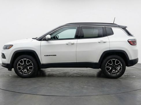 Used 2025 Jeep Compass Trailhawk image 5