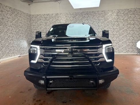 Used 2024 Chevrolet Silverado 2500 High Country w/ Technology Package AWD/4WD image 2