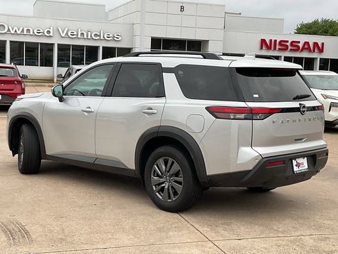 Used 2025 Nissan Pathfinder SV FWD image 7