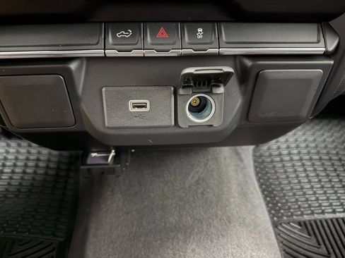 Used 2020 Chevrolet Silverado 1500 Custom w/ Custom Value Package image 19