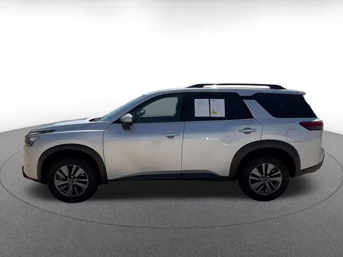 Used 2025 Nissan Pathfinder SV FWD image 7