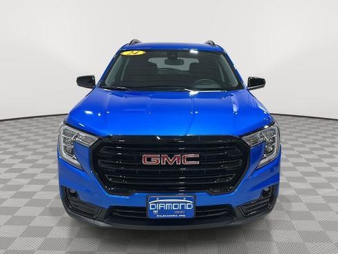 Used 2024 GMC Terrain SLT w/ Elevation Edition image 8