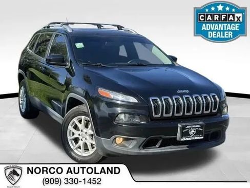 Used 2017 Jeep Cherokee Latitude AWD/4WD image 1