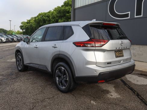 Used 2025 Nissan Rogue SV FWD image 6
