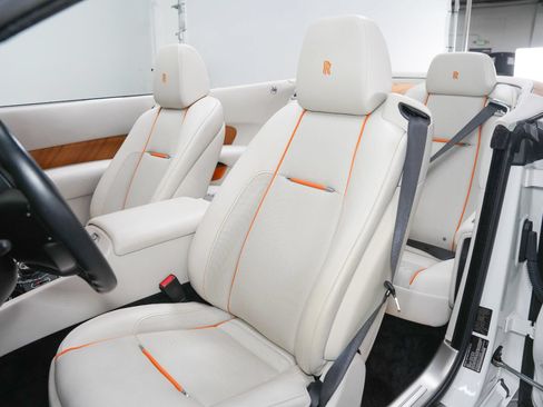 Used 2017 Rolls-Royce Dawn RWD image 34