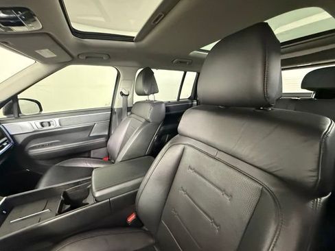 Used 2025 Hyundai Santa Fe Limited FWD image 6