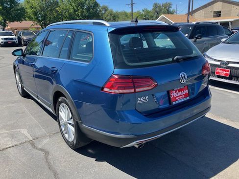 Used 2018 Volkswagen Golf Alltrack SE image 3