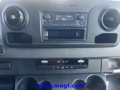 Used 2025 Mercedes-Benz Sprinter 2500 image 9