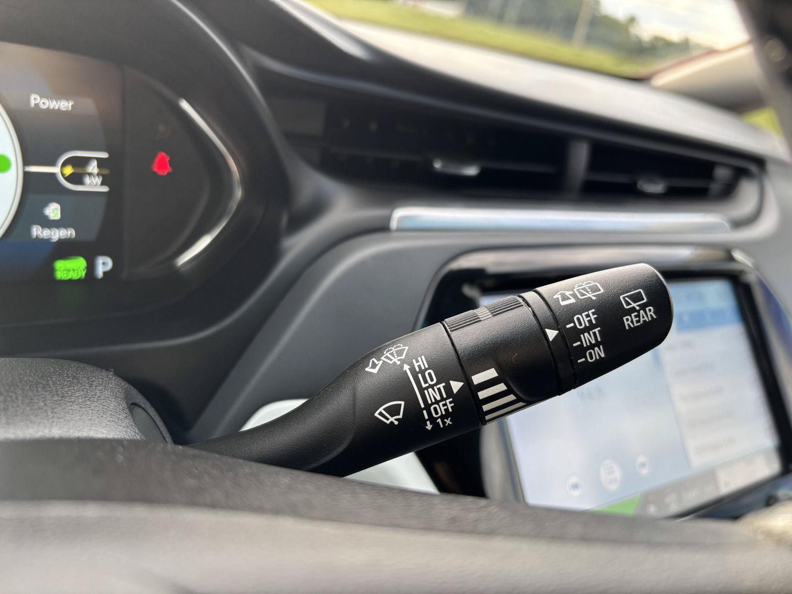 Used 2021 Chevrolet Bolt Premier w/ Infotainment Package FWD image 29