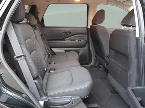 Used 2024 Nissan Pathfinder SV image 15