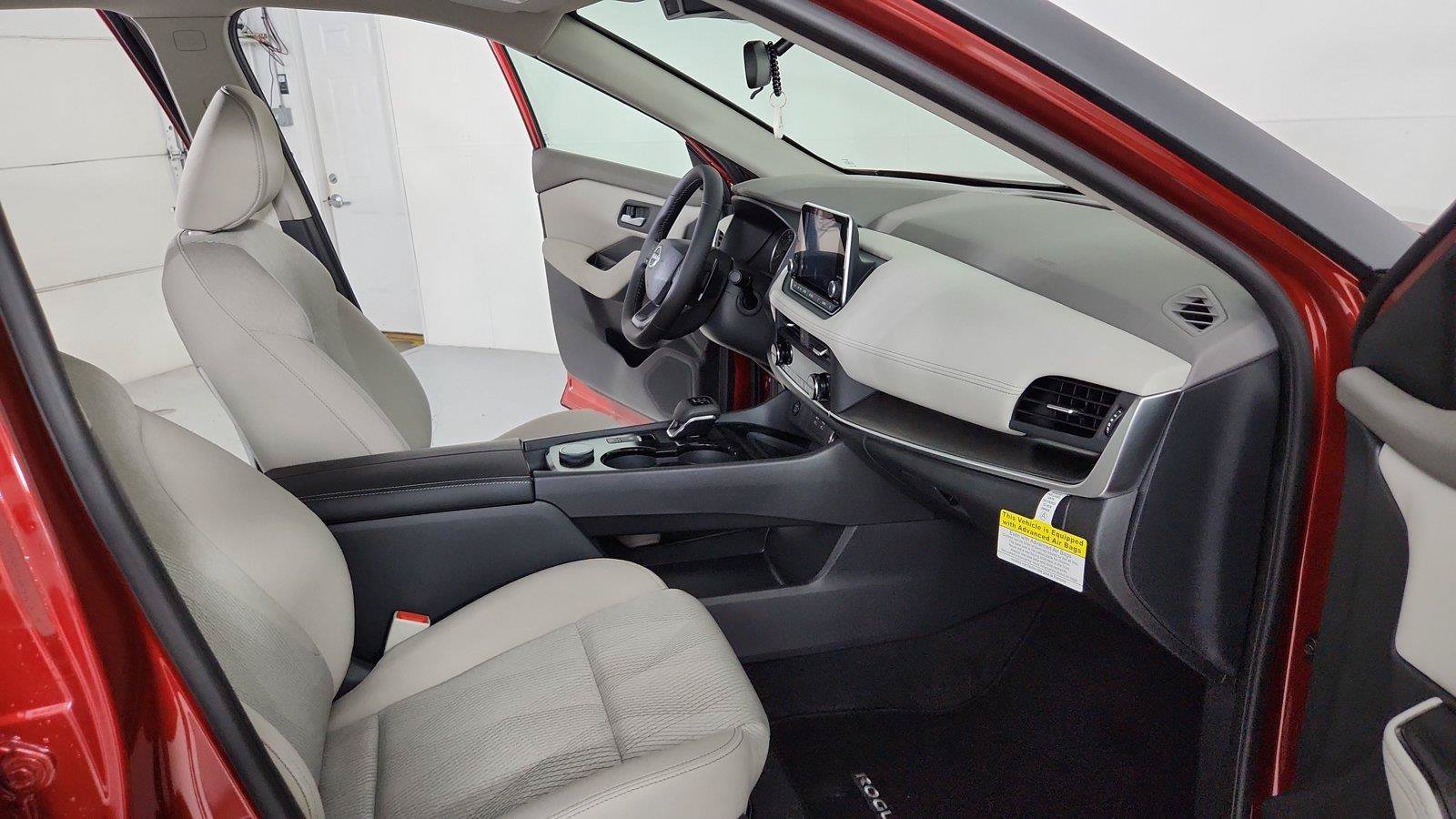Used 2025 Nissan Rogue SV AWD/4WD image 26