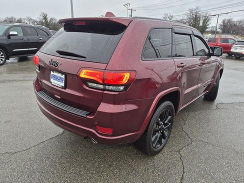Used 2018 Jeep Grand Cherokee Altitude image 2