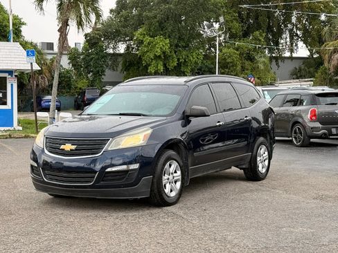 Used 2017 Chevrolet Traverse LS FWD image 3
