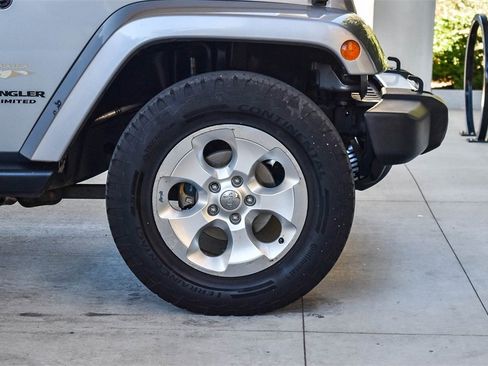 Used 2015 Jeep Wrangler Unlimited Sahara image 11