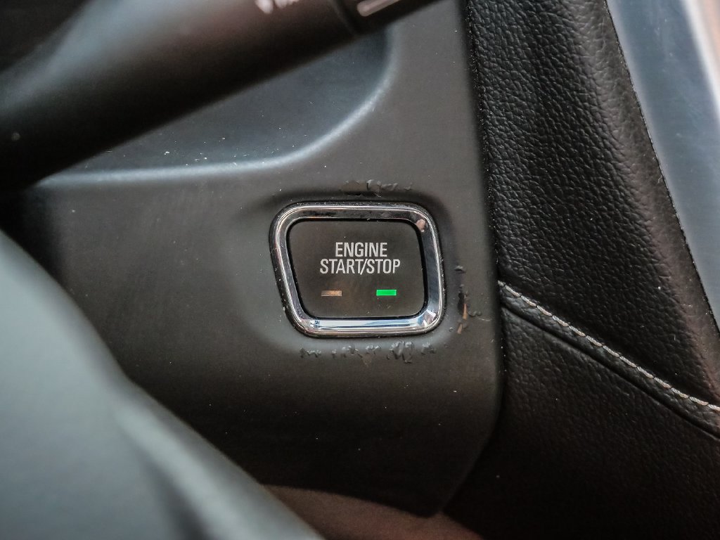 Used 2023 GMC Acadia SLE w/ LPO, Floor Liner Package FWD image 31