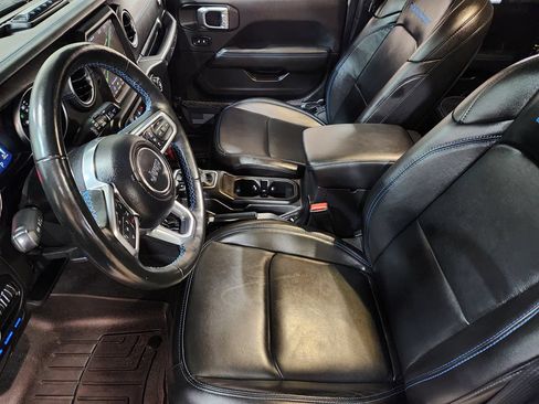 Used 2022 Jeep Wrangler Unlimited Rubicon 4xe w/ Cold Weather Group AWD/4WD image 32