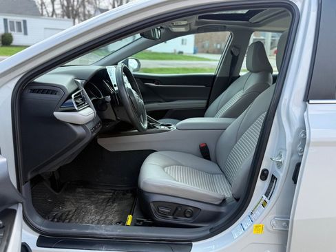 Used 2023 Toyota Camry SE w/ Cold Weather Package image 10