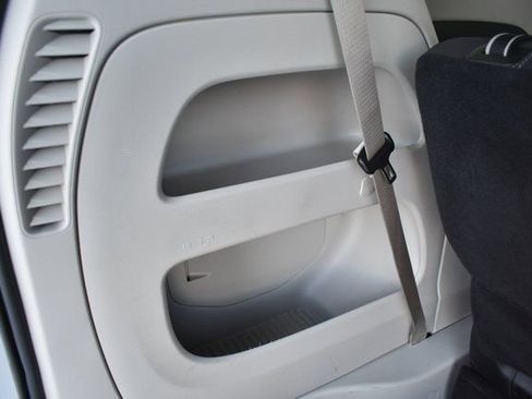 Used 2024 Chrysler Voyager LX image 39