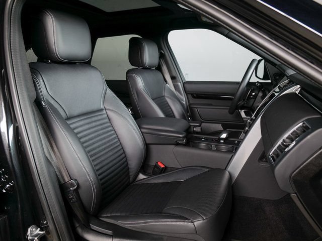 Certified 2025 Land Rover Discovery S AWD/4WD image 3