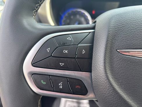 Used 2024 Chrysler Pacifica Touring-L FWD image 25