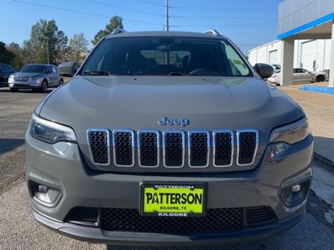 Used 2020 Jeep Cherokee Latitude Plus image 2
