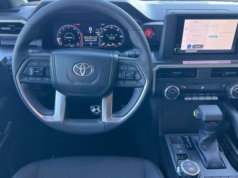 Used 2025 Toyota Tacoma TRD Sport image 11
