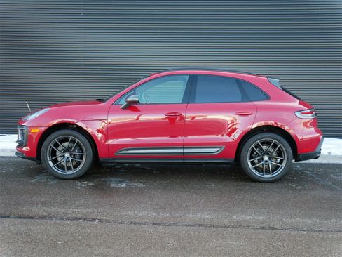 Used 2023 Porsche Macan Turbo image 2